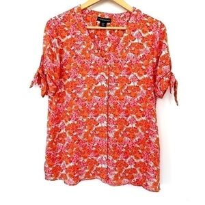 Cynthia Rowley top with v-neck and short  sleeves, loose fitting, floral print